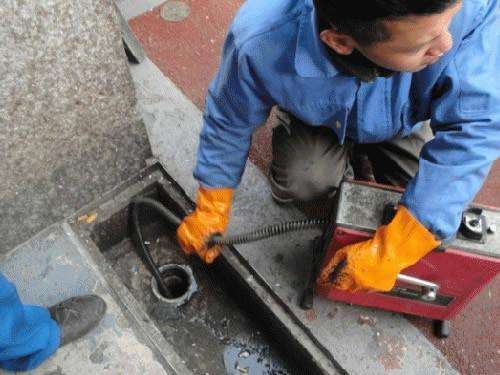 运粮湖管理区疏通下水道